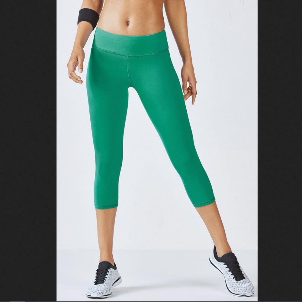 Green Fabletics PowerHold Midrise Capri leggings